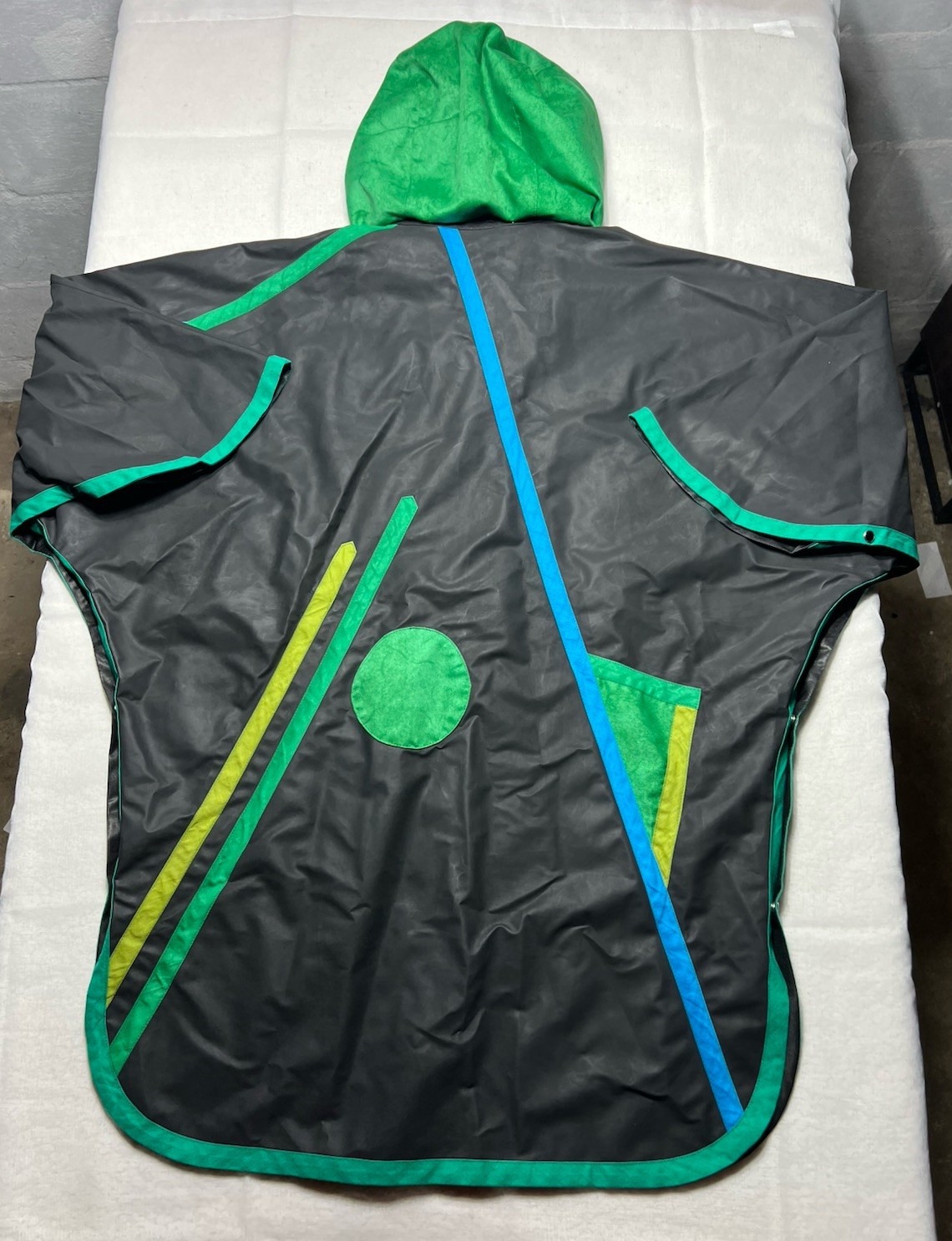 VTG Iris Mansard Rain CoatJacket Poncho Size Small Hooded Geometric 1990’s Y2K