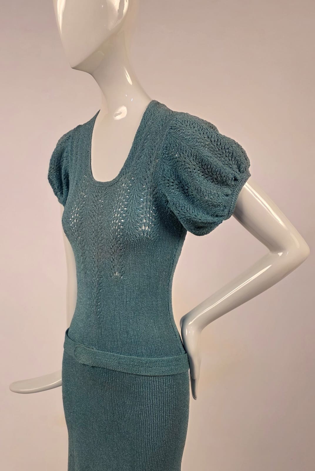 1930’S LONG HAND KNIT DRESS W LACE DETAILED TOP + PUFF SLEEVES AND MATCHING BELT