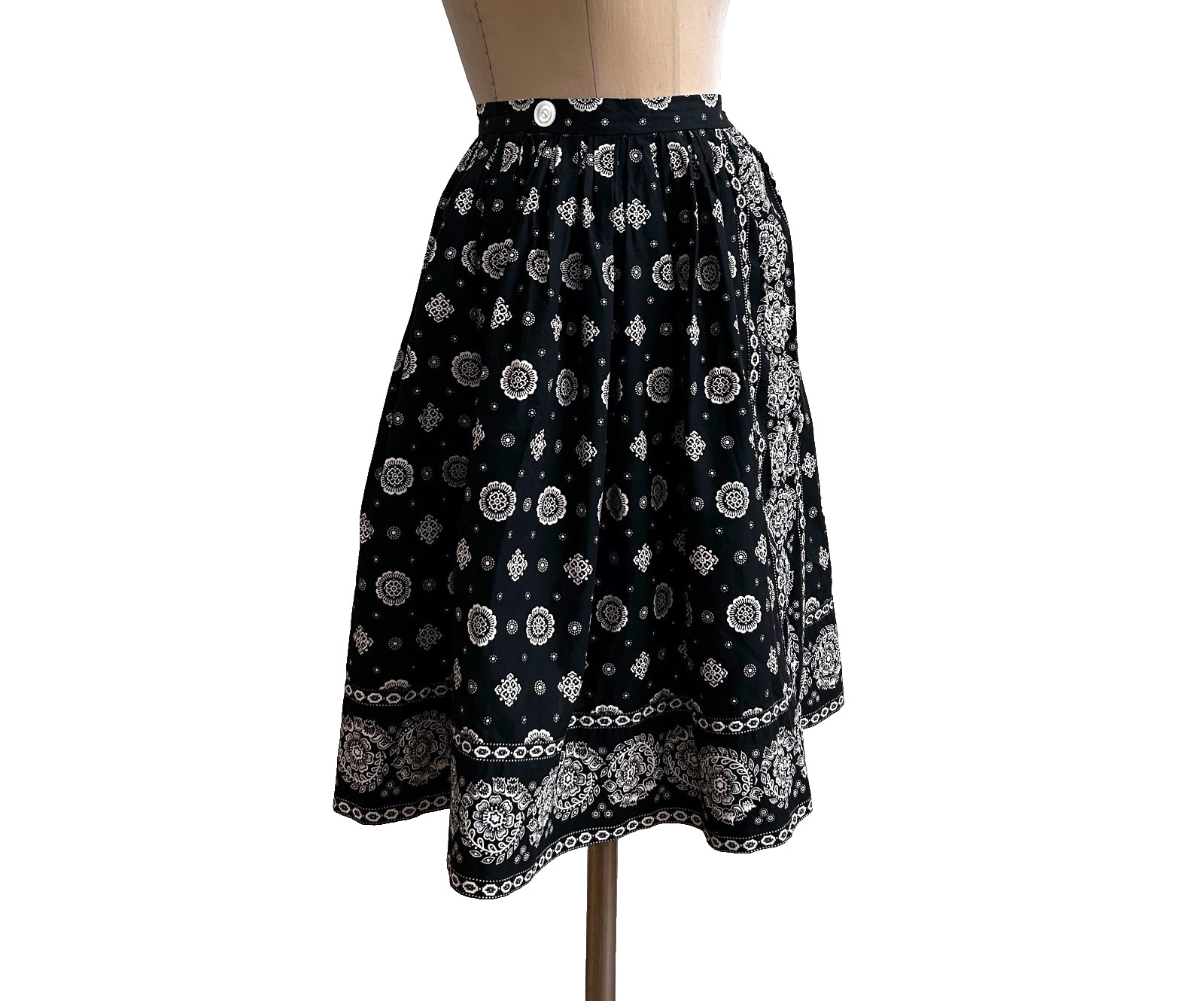 1950s French Print Cotton Summer Skirt 26″ Waist Souleiado Chic Maisel Era