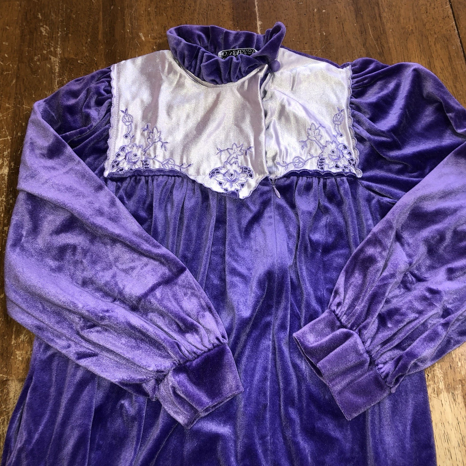 Vintage Donna Richard Gilligan & O’Malley Velour Zip Robe Women’s Petite Purple