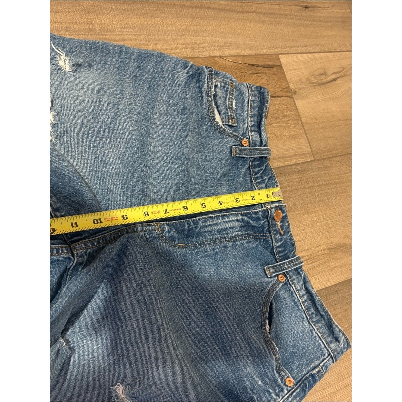 Universal Thread Vintage Bermuda distressed denim shorts light wash size 10/30R