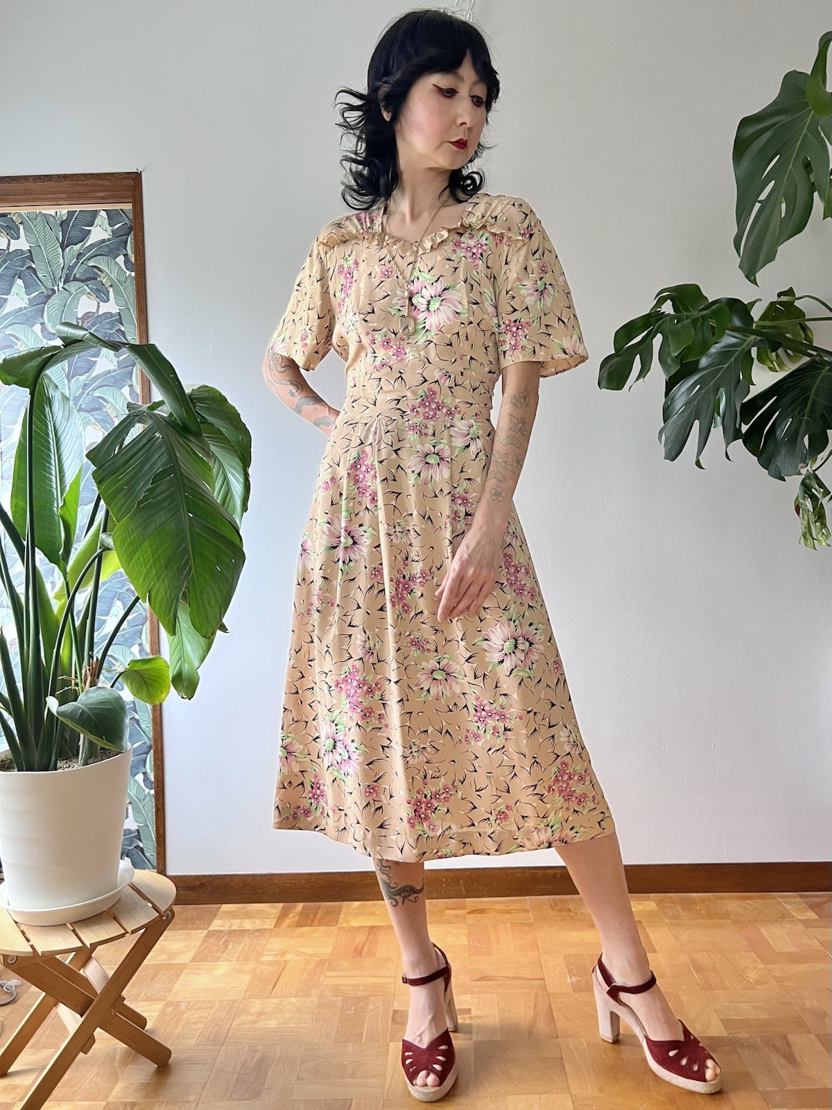 40s 50s Cold Rayon Crepe Floral Swing Tea Dress Ruffle Day Dress Pin Up M/L