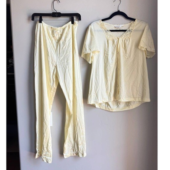 Sabrina by Mervyn’s Vintage Butter Yellow Pajama Set M Coquette Cottagecore