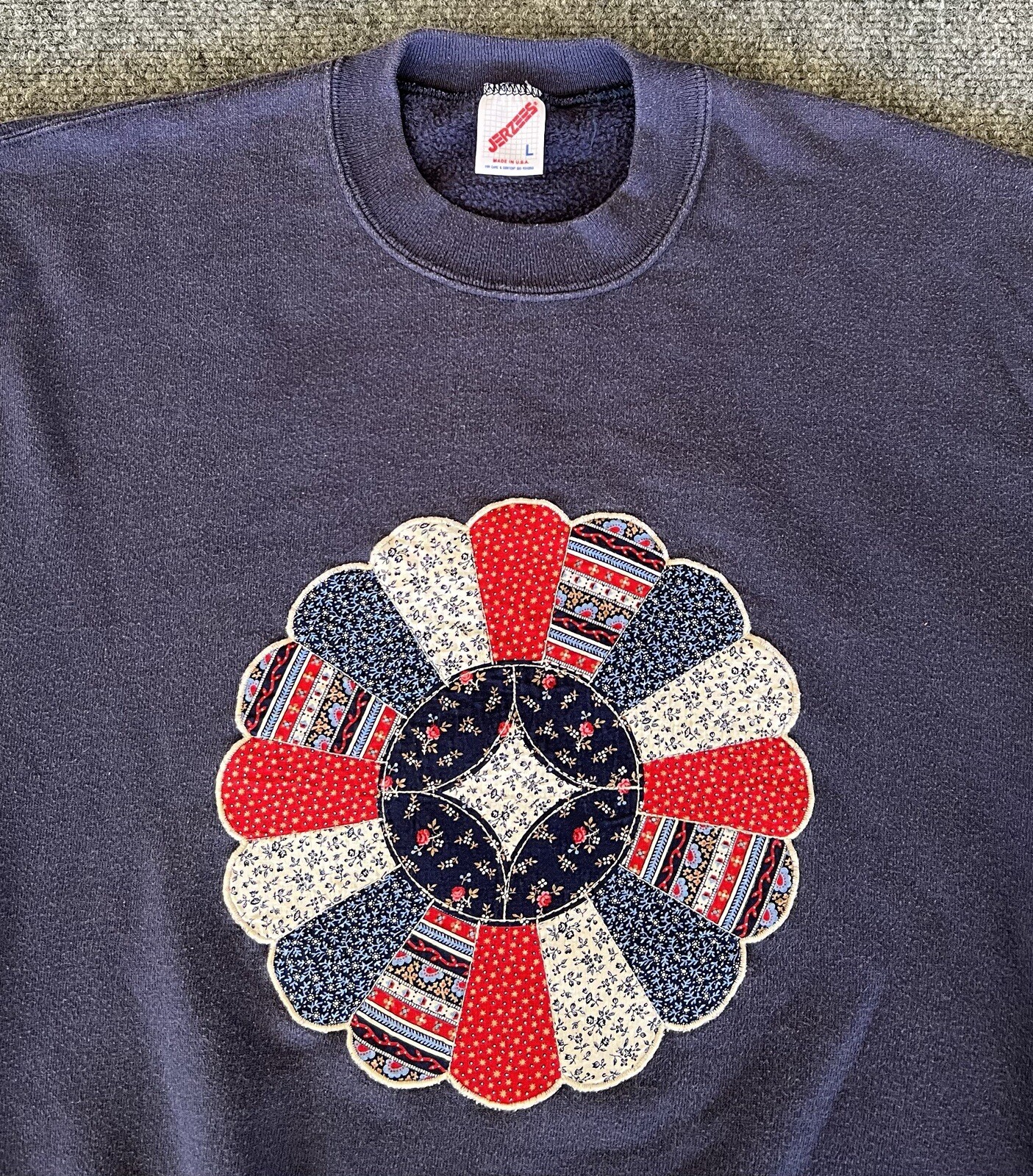 Grandmacore VTG Sweatshirt Blue Quilt Patch Cabin Large Crewneck Pullover