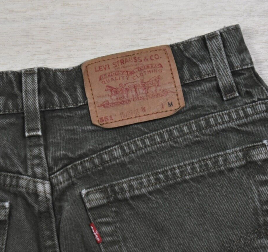 90s Levis 551 Womens Green Relaxed Fit Tapered Leg Denim Jeans 30″ Waist VTG