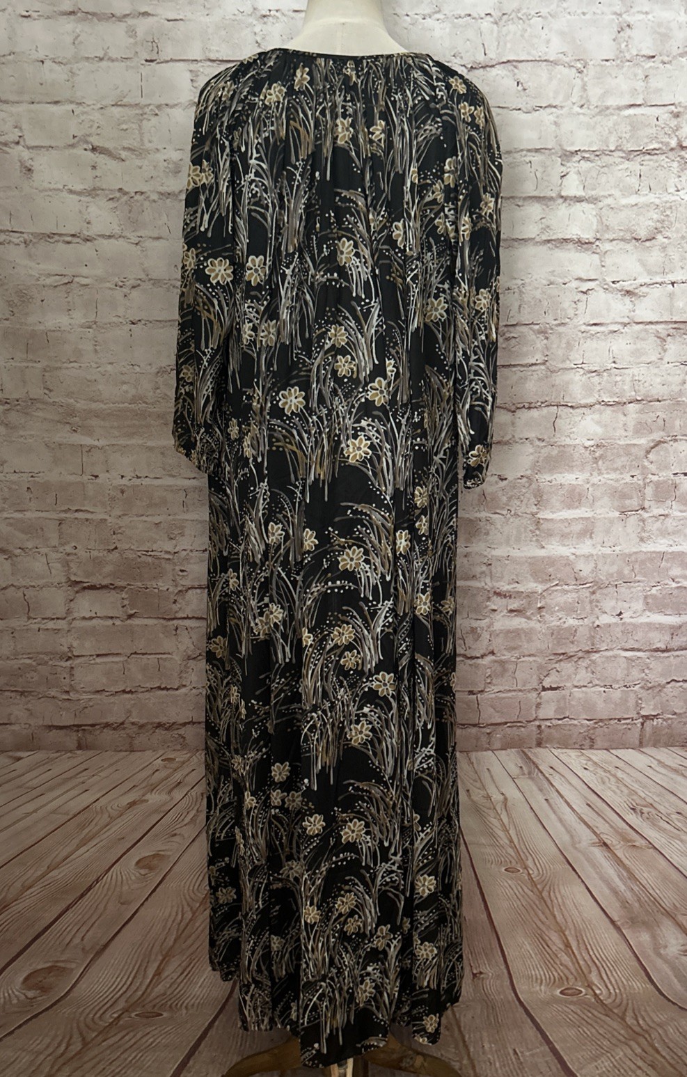Vintage Mistee Floral Keyhole Neckline Loose Fit Kaftan Dress MuuMuu SMALL 70’s
