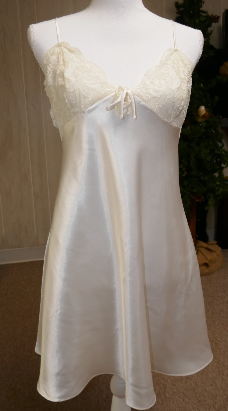 Vintage Blanche Robe And Nightgown Silky & Lace Peignoir Set- Size M