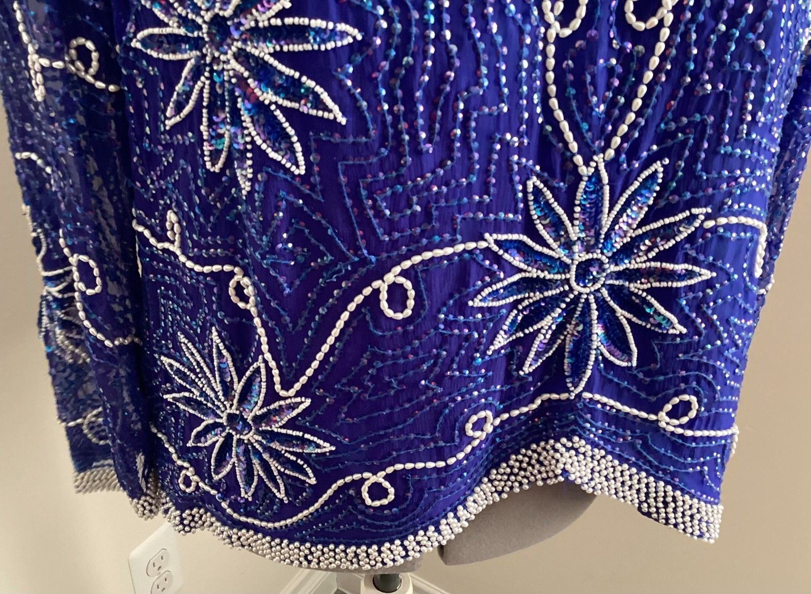 VTG Avalon sequin beaded long sleeve top blue white floral lined silk Large