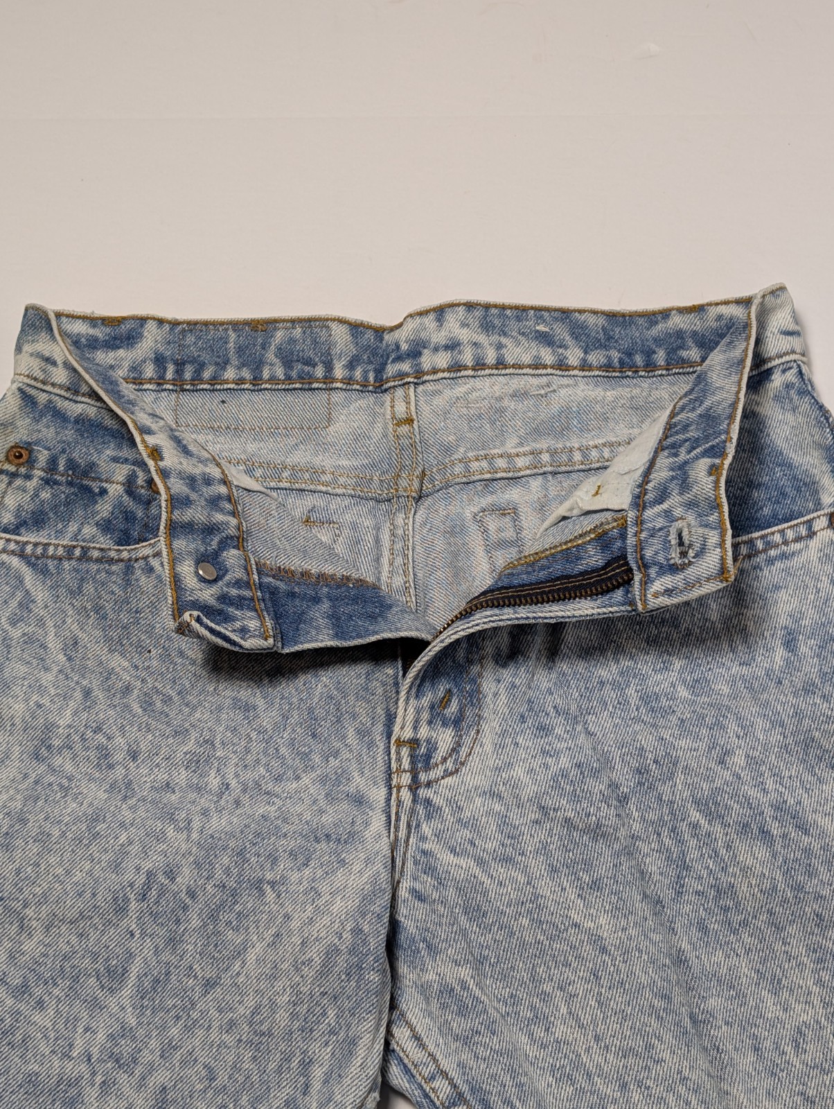Vintage 1980s-1990s Women’s Levi Cut-Off Denim Shorts W30 Faded G-VG