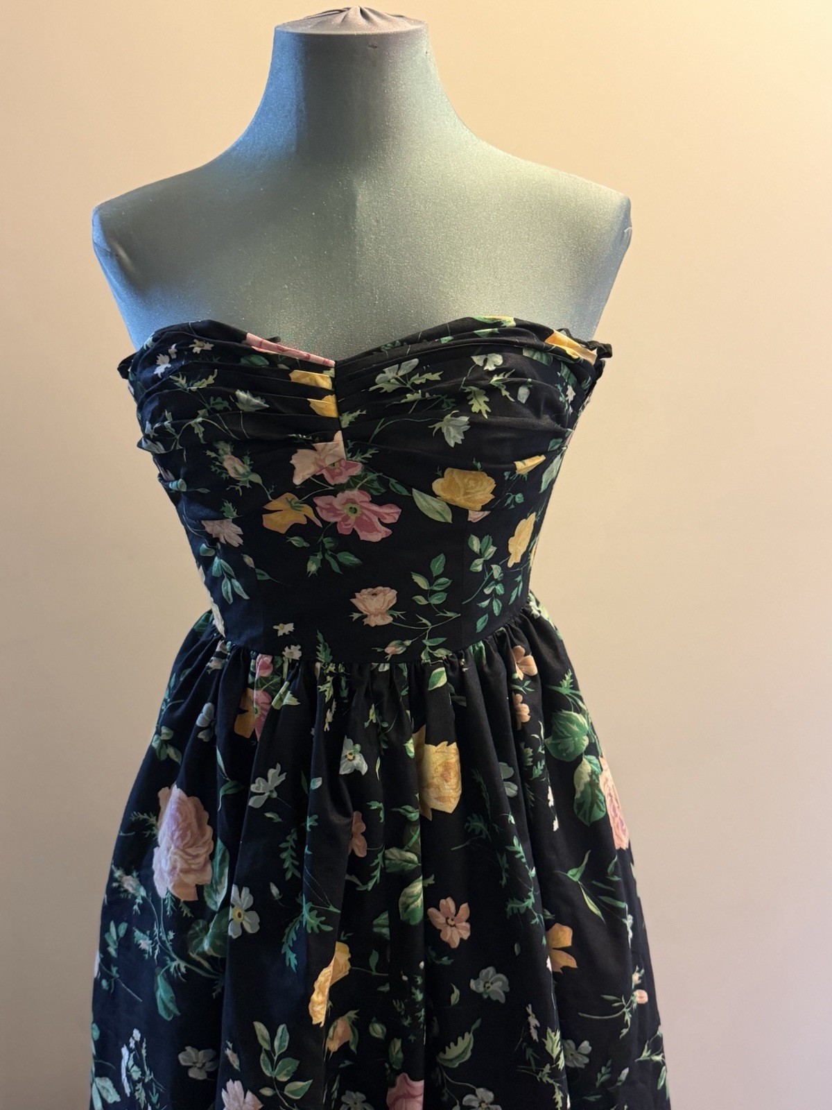 Vintage 80s Cottage Core Black Floral Prom Party Dress Gilbert-Pavell Size 4