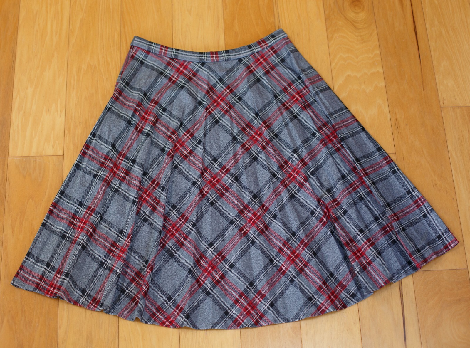 Vintage 1960s Plaid Skirt by Designers Originals – Size 10 Beautiful!