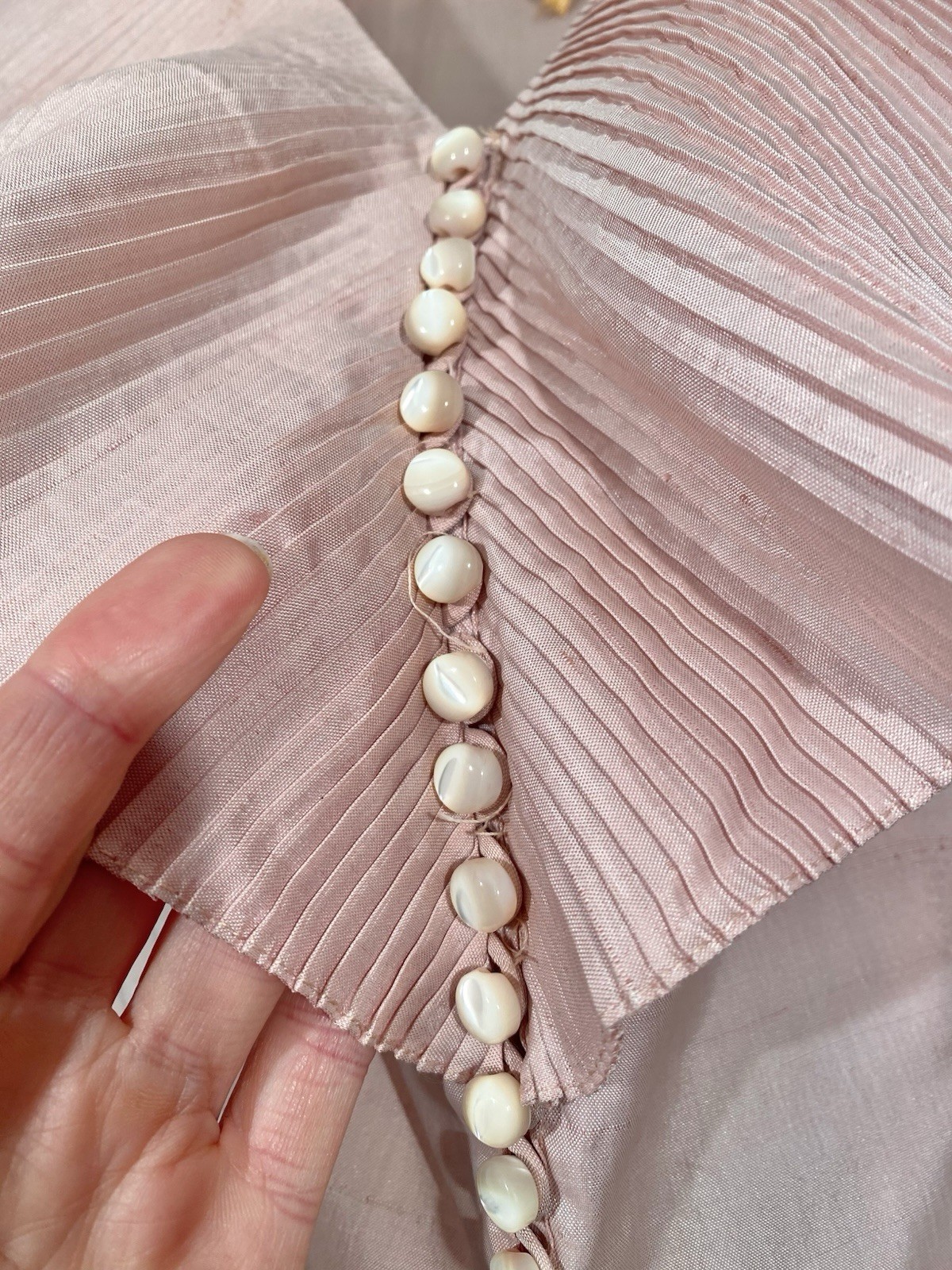Vintage 1940s 1950s STUNNING BLOUSE Pink Silk Pleated Collar Cuffs Glass Buttons