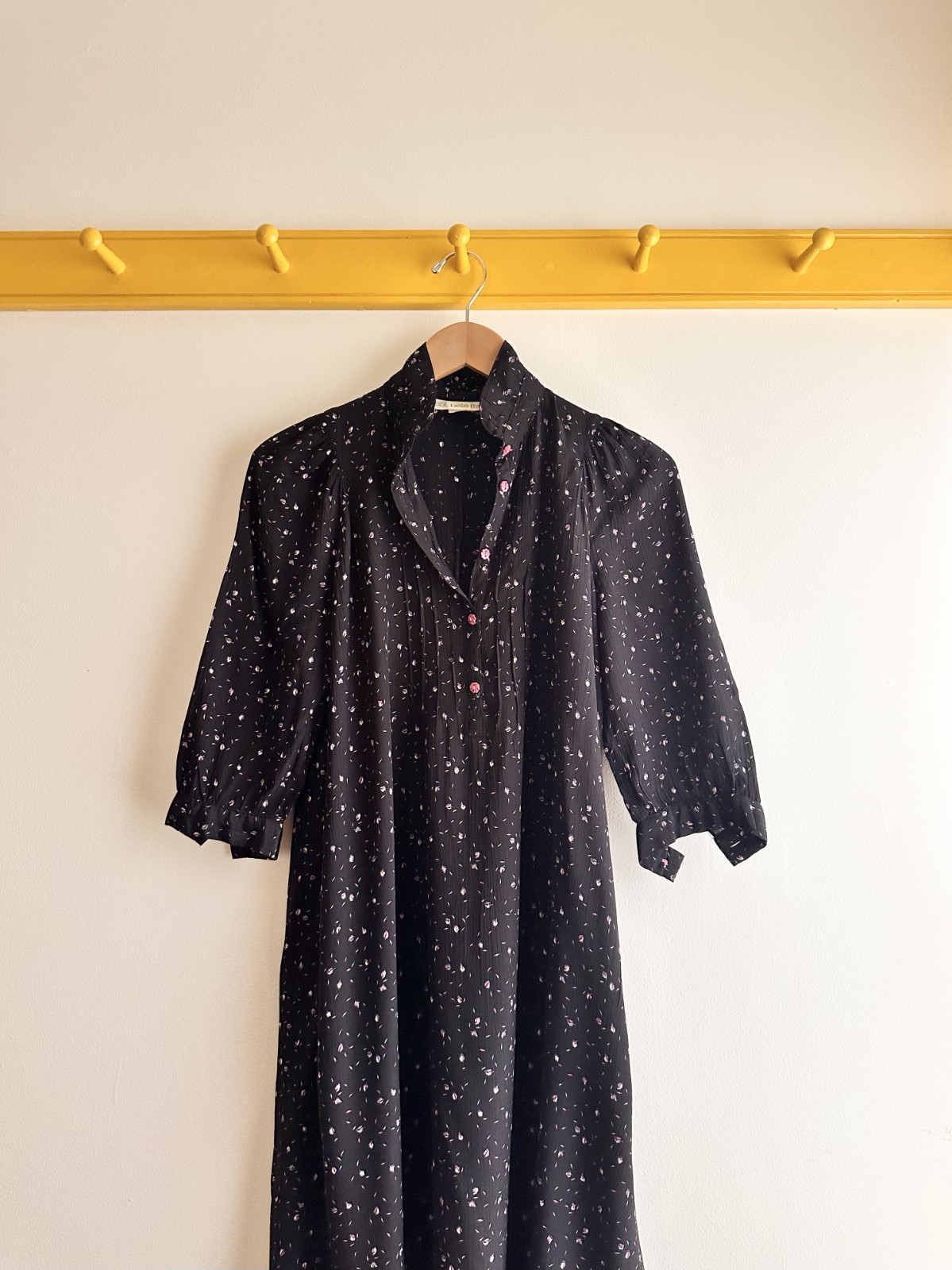 Vintage 80s Belle France black viscose floral print 3/4 puff sleeve easy dress S