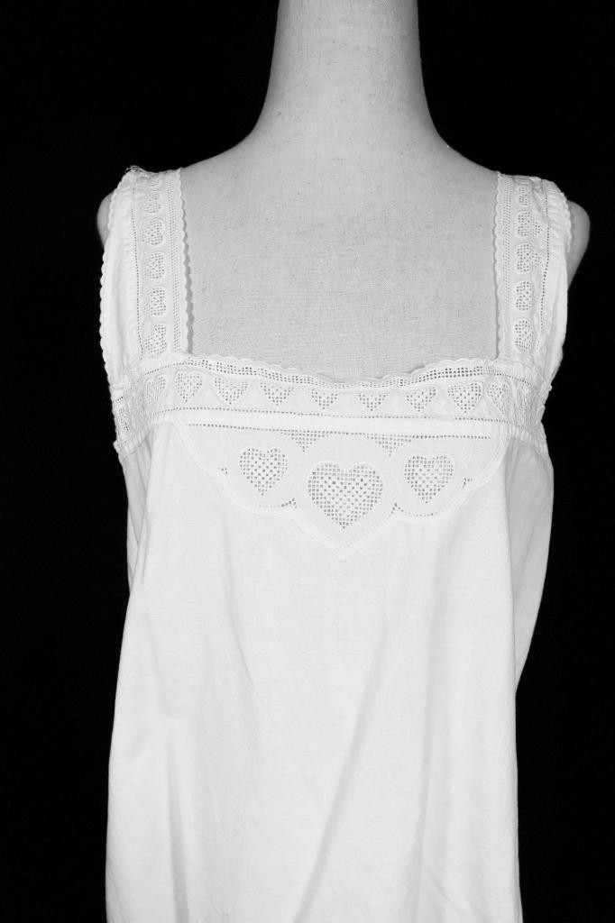 Antique 1920’s French White Cotton Night Gown „Hearts” Size Medium Exc Condition