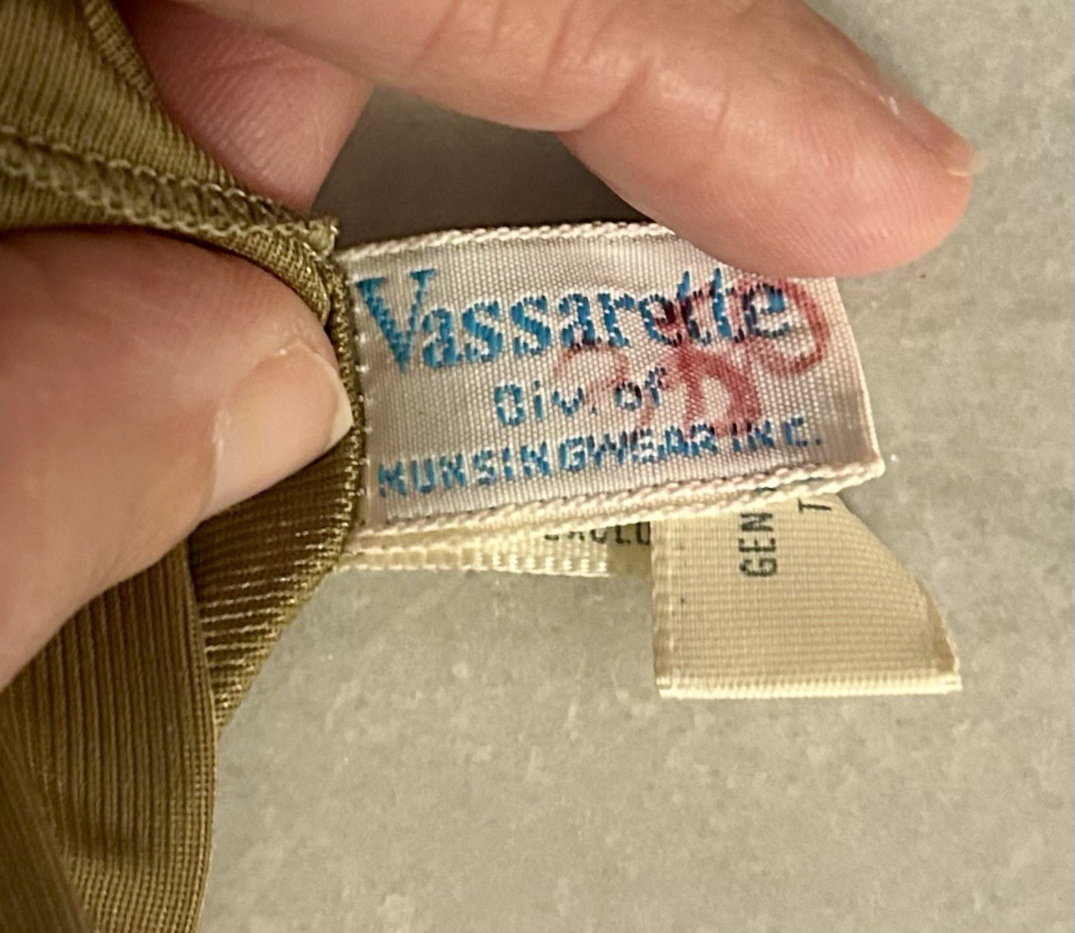 Vassarette Nylon Slip Dess with Tan Lace Trim Women’s Lingerie Vintage 80’s sz S