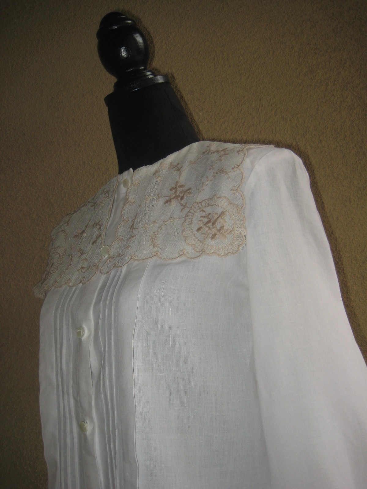 Vintage Outback Red white Ramie/cotton pintuck mesh embroidery collar blouse S