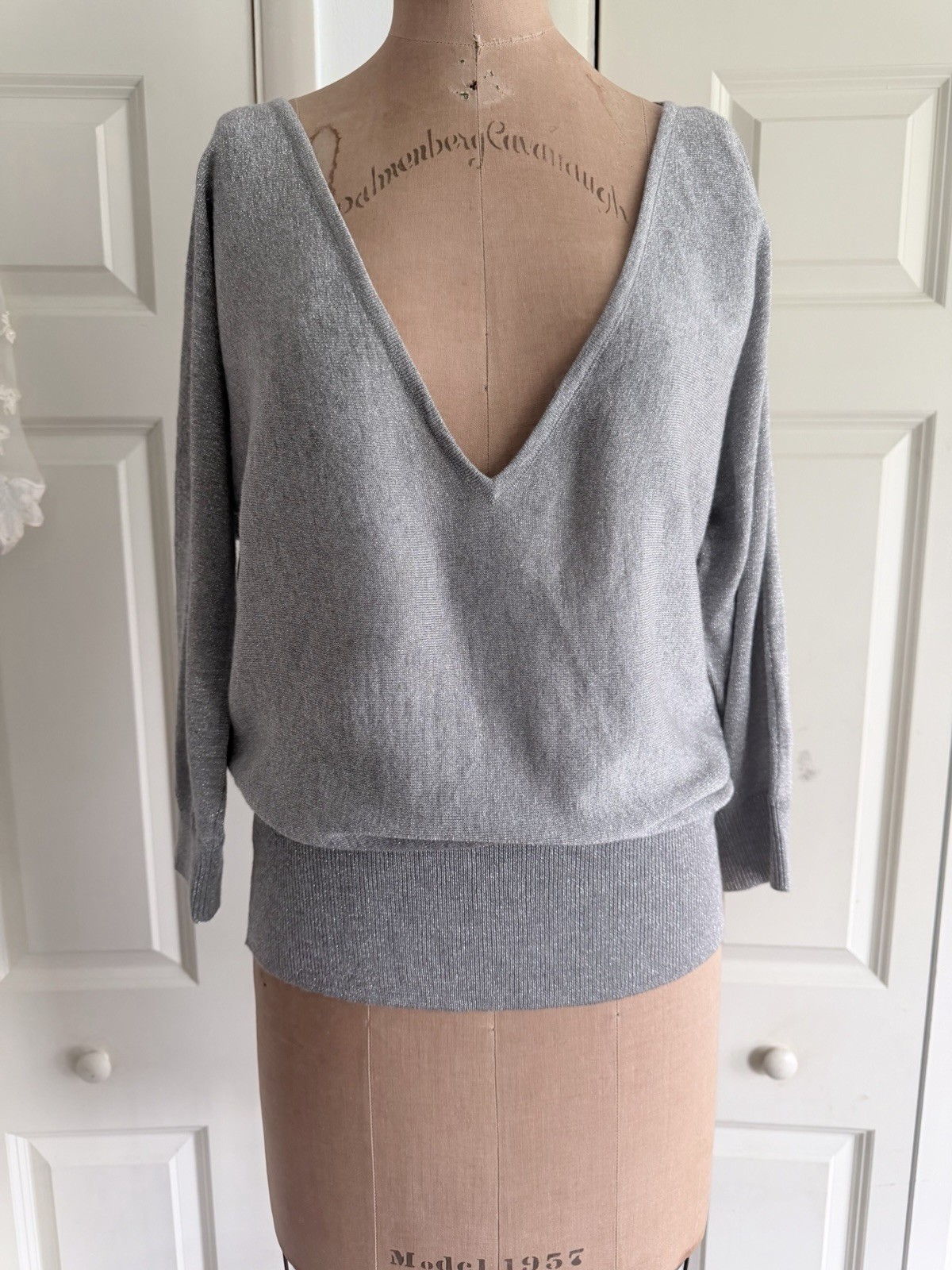 Vintage Y2K Open Back Glittery Silver Metallic Sweater New York & Co S/M