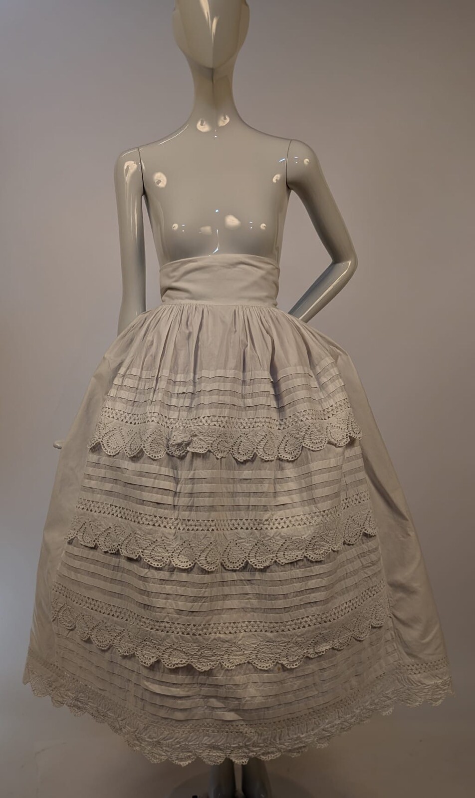 BEAUTIFUL HAND SEWN CIVIL WAR 1860’S WHITE COTTON SKIRT W PLEAT + EYELET FRONT