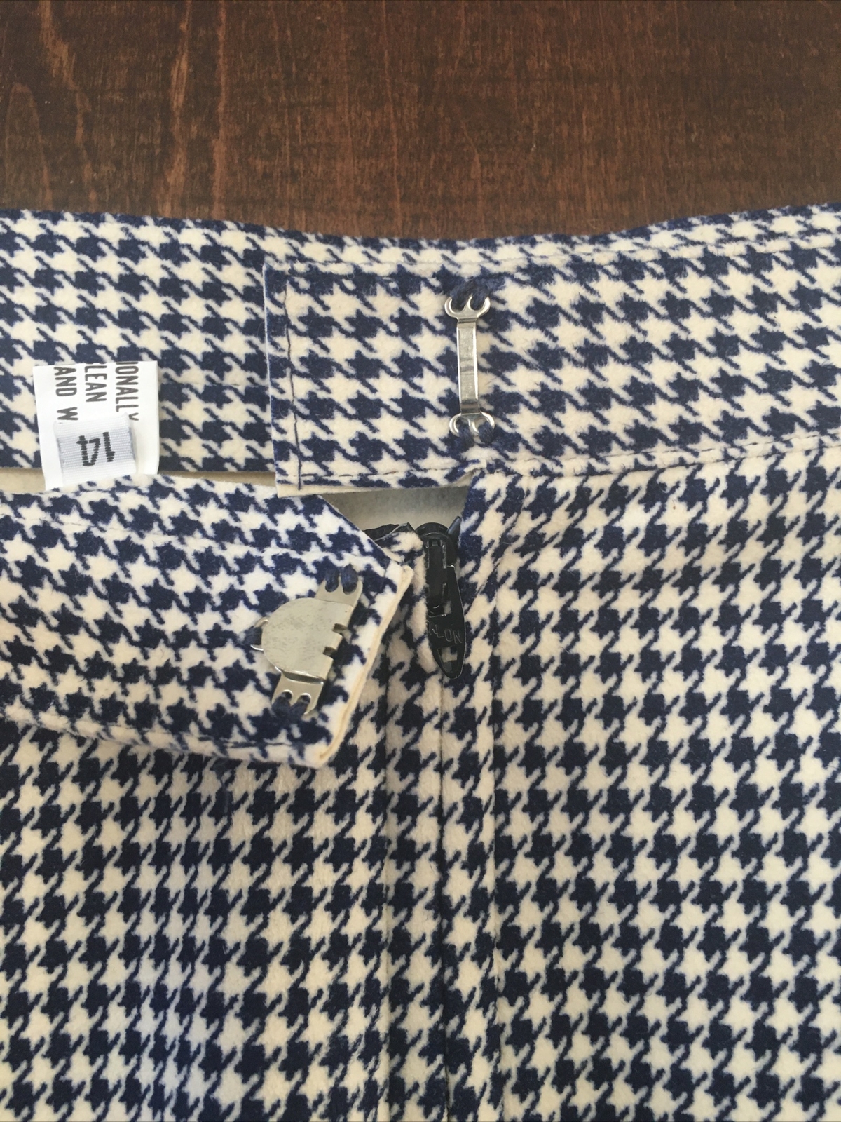 Vintage~ Count Romi Ultra Suede Skirt Houndstooth Dark Blue & Off White Size 14