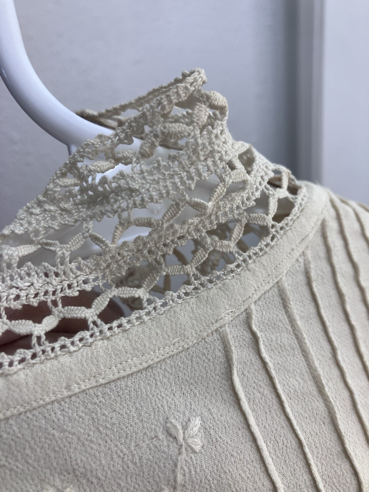 VTG ANTIQUE 1900’s Victorian Edwardian High Neck PinTuck Eyelet Lace Appliqués