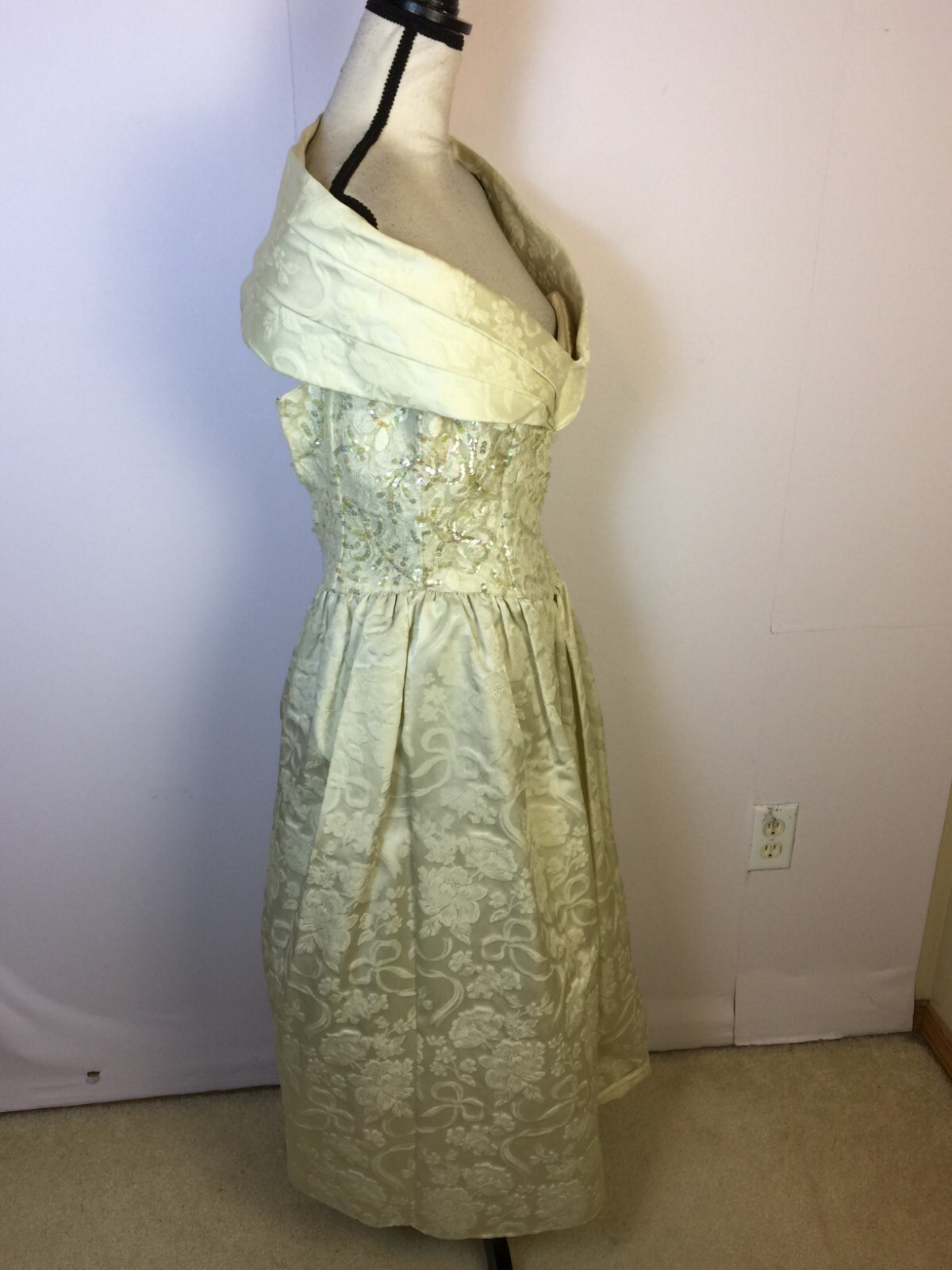 Vtg Jessica McClintock Size 8 Womans Wedding Formal Dress Beige Off the Shoulder