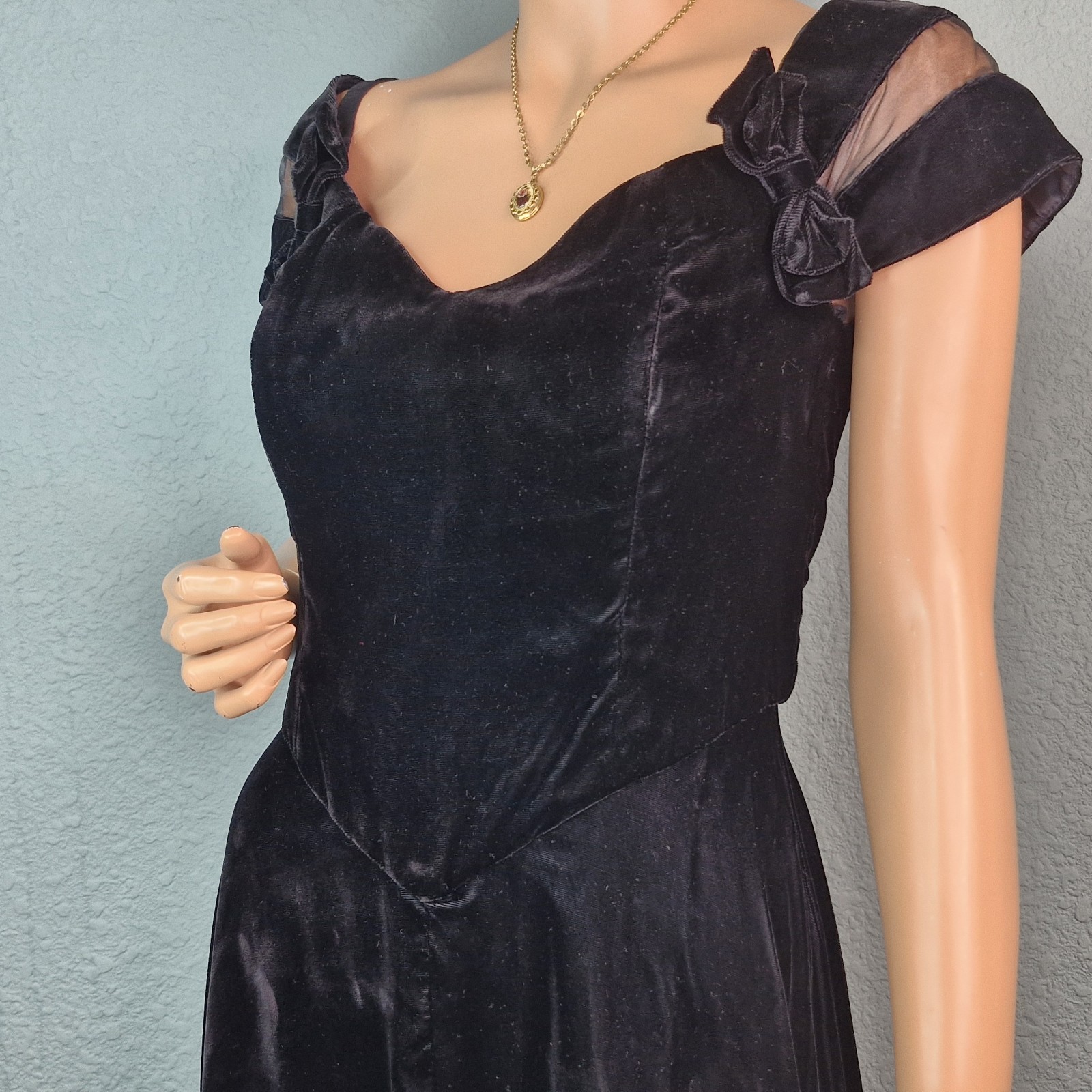 Vintage 90s Y2K Victoria’s Secret Moda Intl Black Velvet Gown Illusion 8/S
