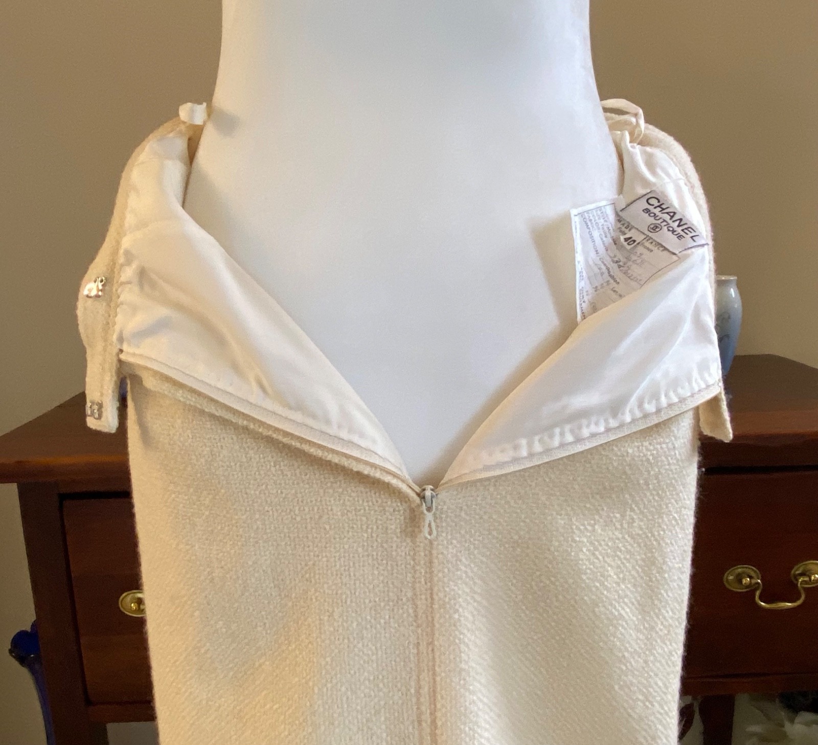 Vintage CHANEL BOUTIQUE 2 Pc Tweed Suit FR 40 Cream & Blue Blazer, Pencil Skirt