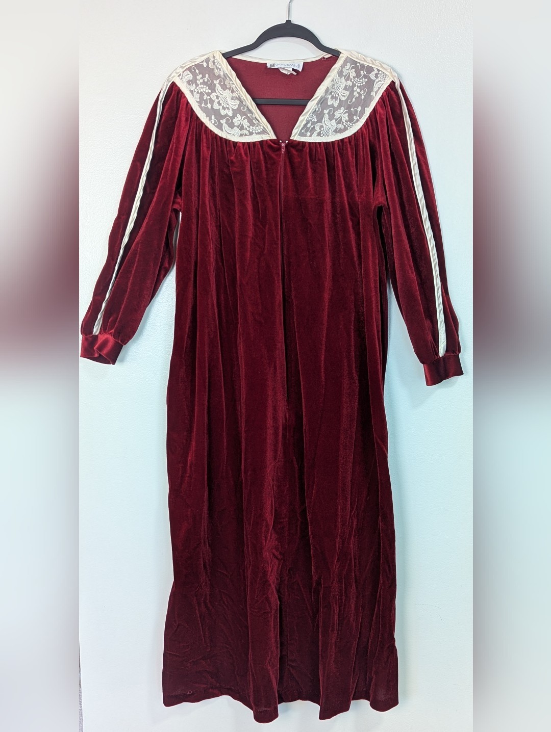Vintage 70s/80s Vandemere Burgundy Velvet Full Zip Robe Lace Yoke Talon Zipper L