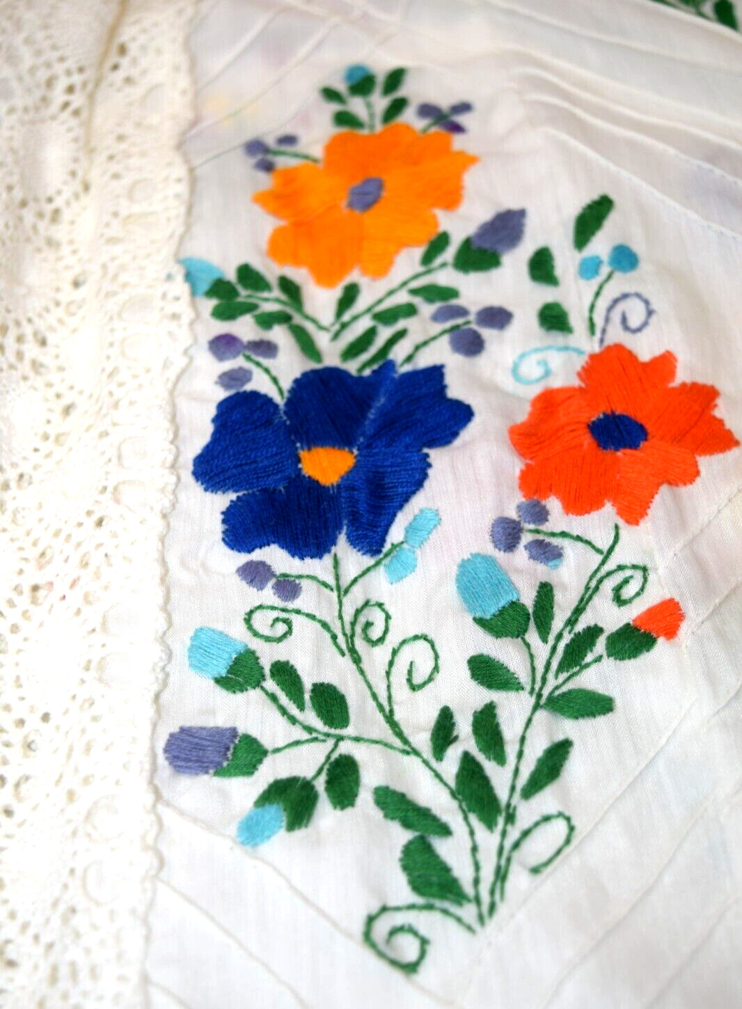 Vintage Dress Size S/M 70s White Crochet Colorful Floral Embroidery Empire Waist