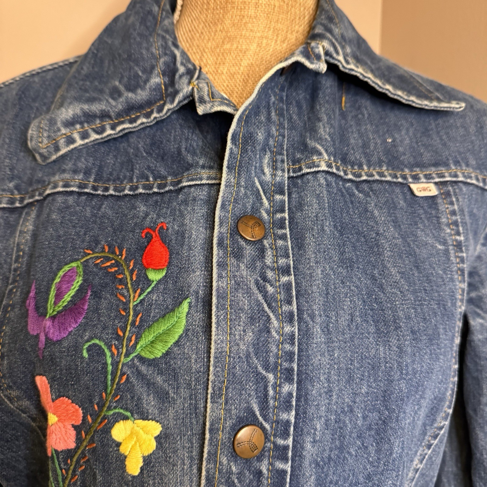 GWG Embroidered Denim Jacket Size 36 1970s Groovy Long Jean Coat Flowers Small 4