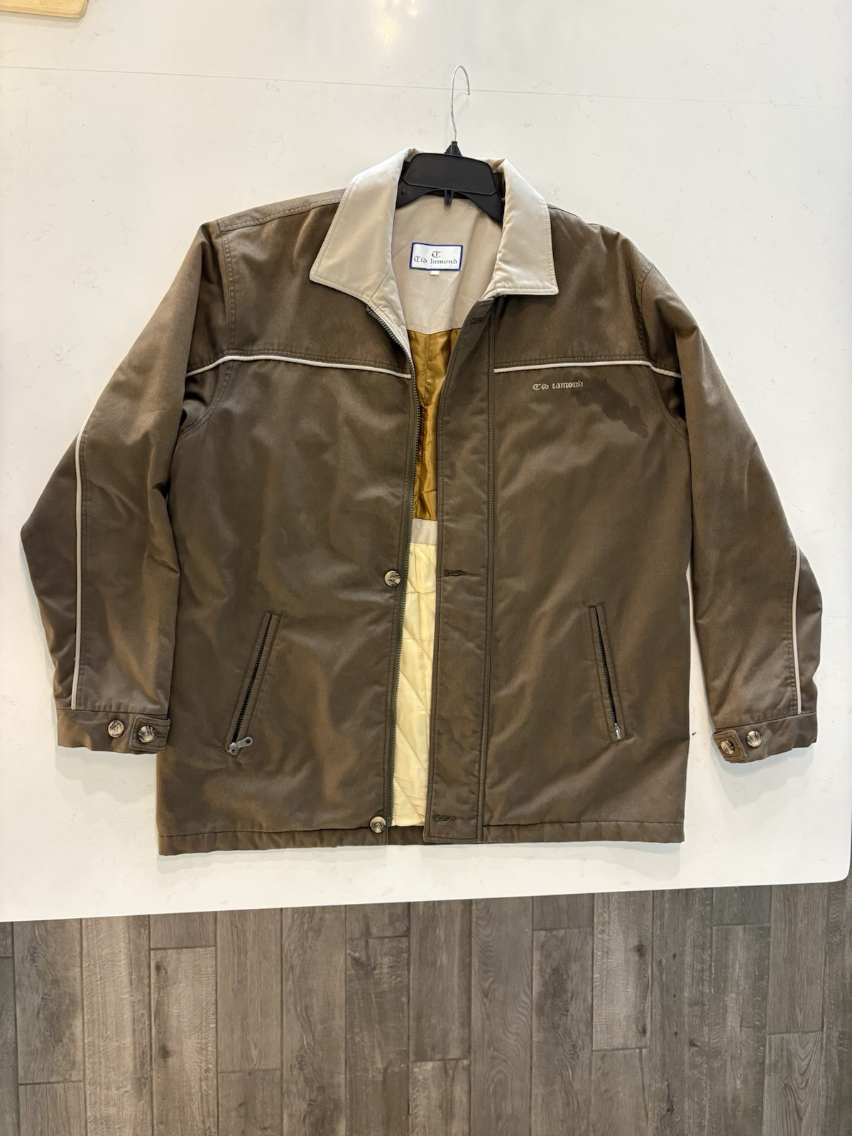 Vintage 1970’s Brown and cream quilted nylon jacket with zip pockets.