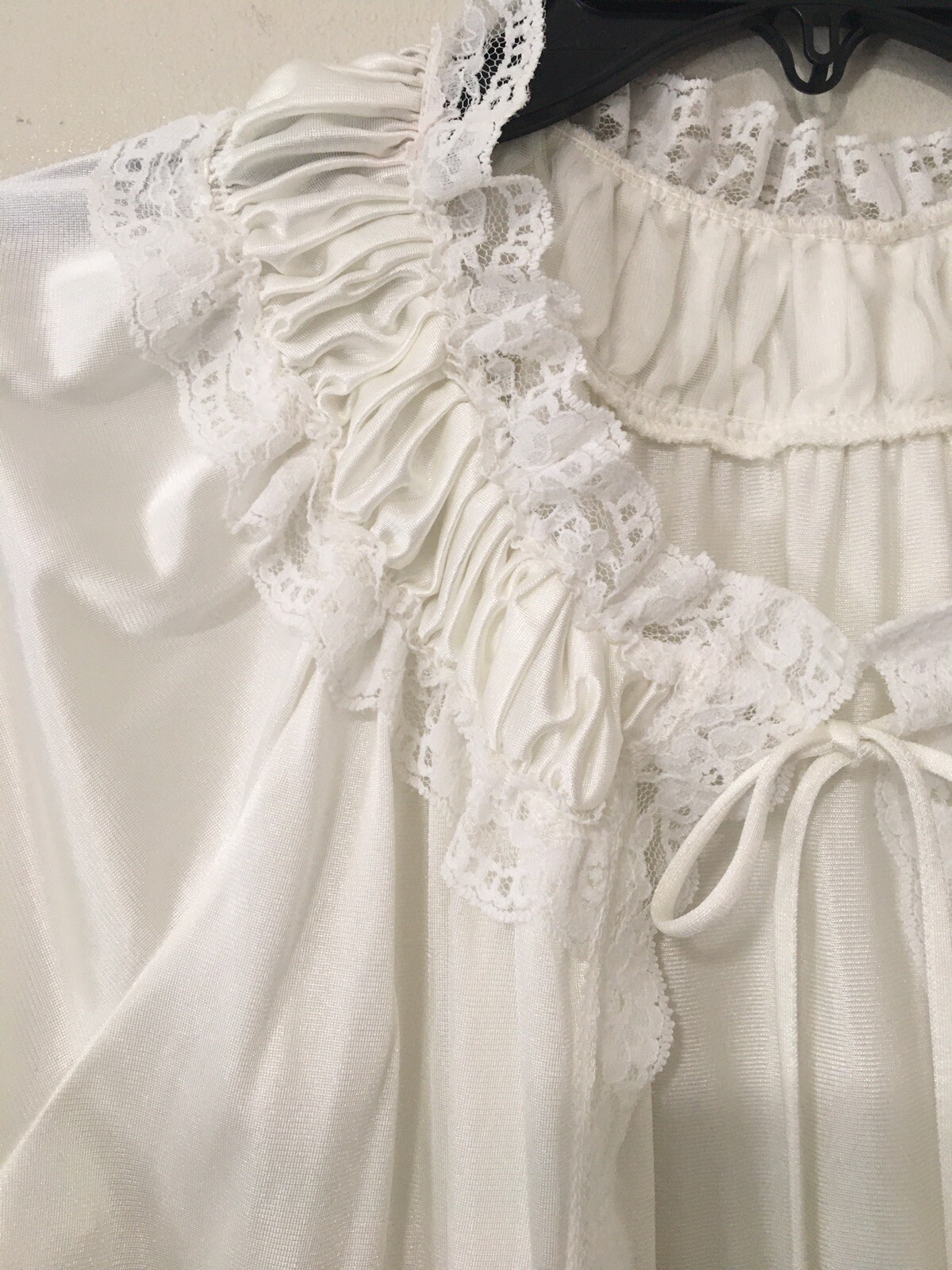 Vintage Glencraft White Robe With Lace Trim Union Label Size Small