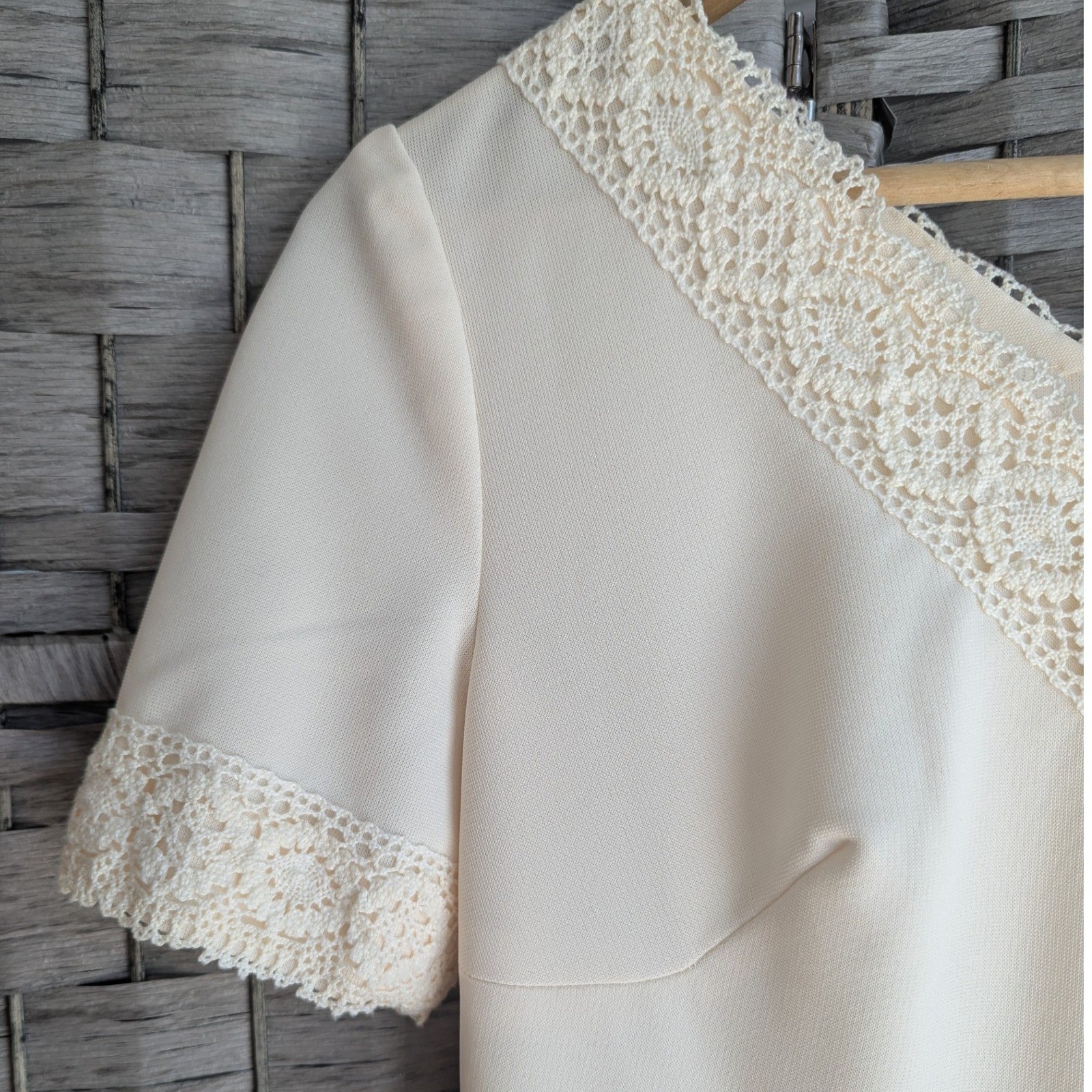 Vtg Cream Crochet Lace Trim Fit & Flare Ruffle Hem Dress V-Neck Coquette Bridal