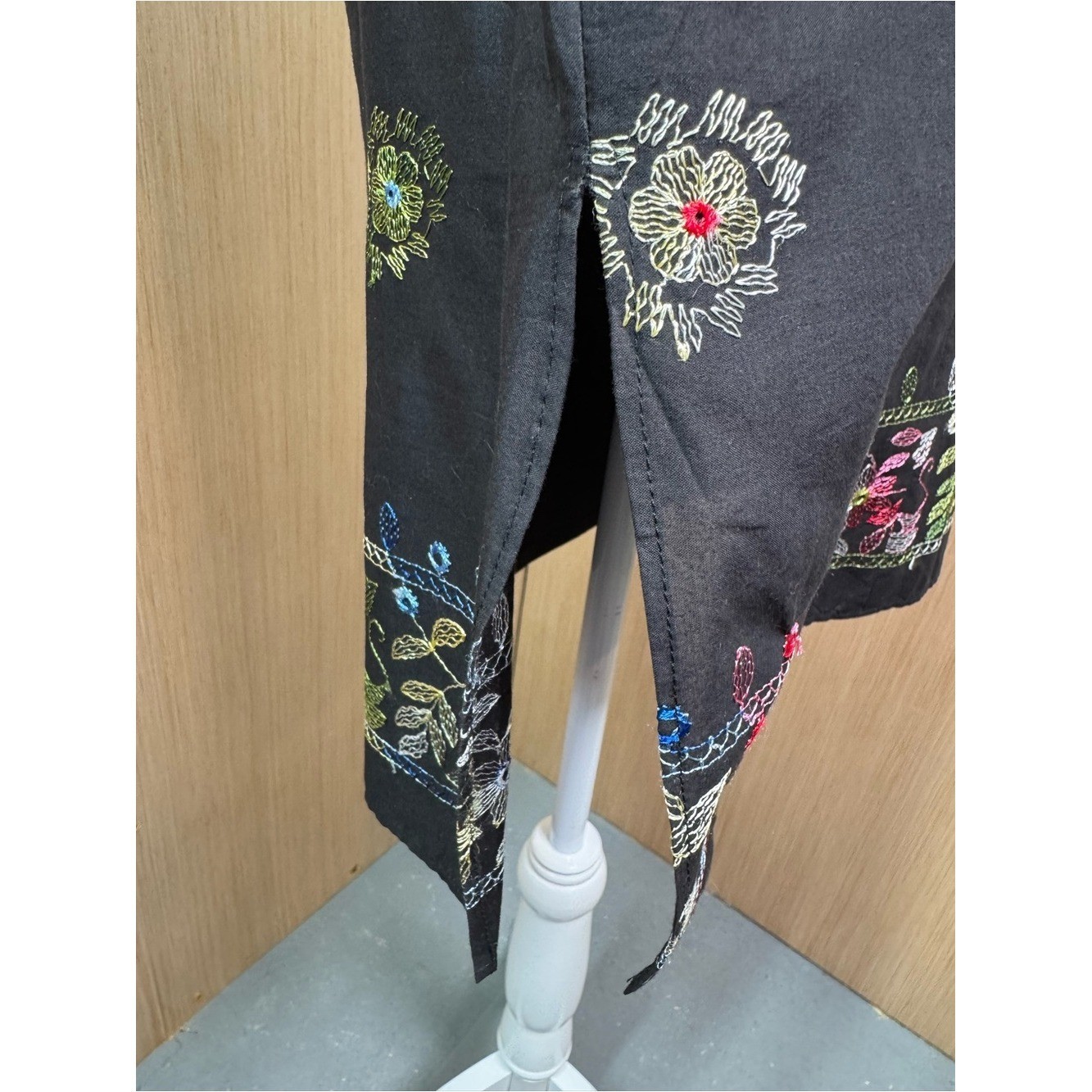 Vintage 1995 Harold’s Little Black Dress Floral Embroidery Side Slit 100% Cotton