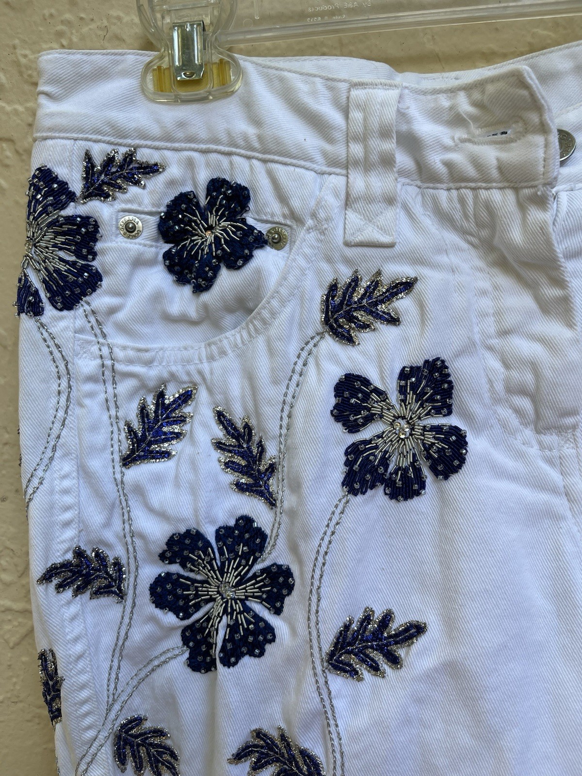 Dolce Gabbana Vintage Women’s White Jeans Blue Beaded Flowers.Italy 44