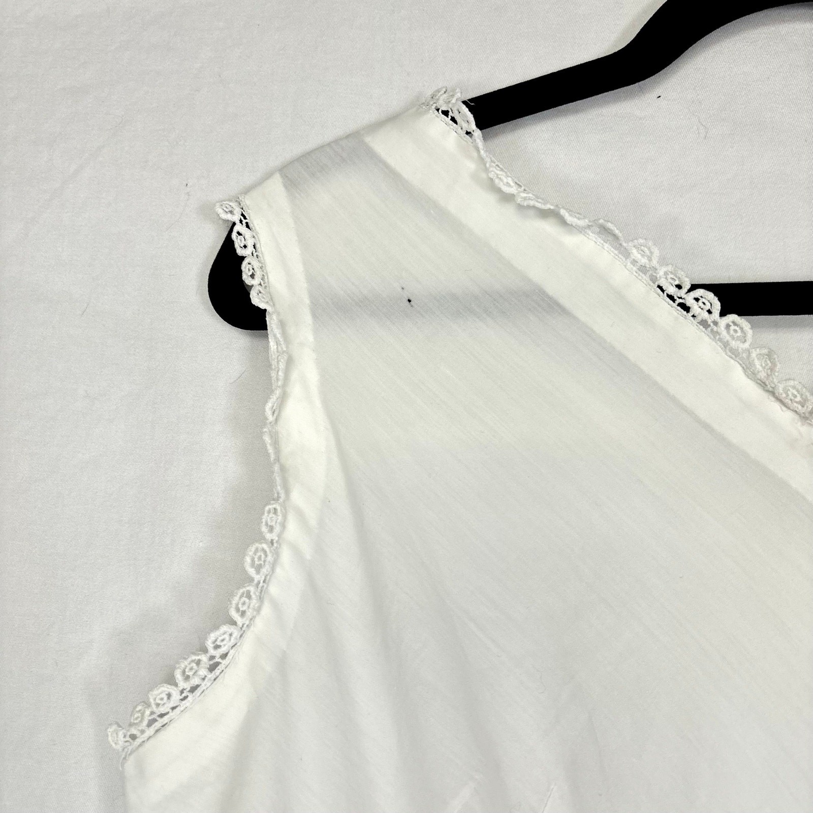 Vintage 1950s White Cotton Day Dress Crochet Trim Pleated Skirt Side Metal Zip