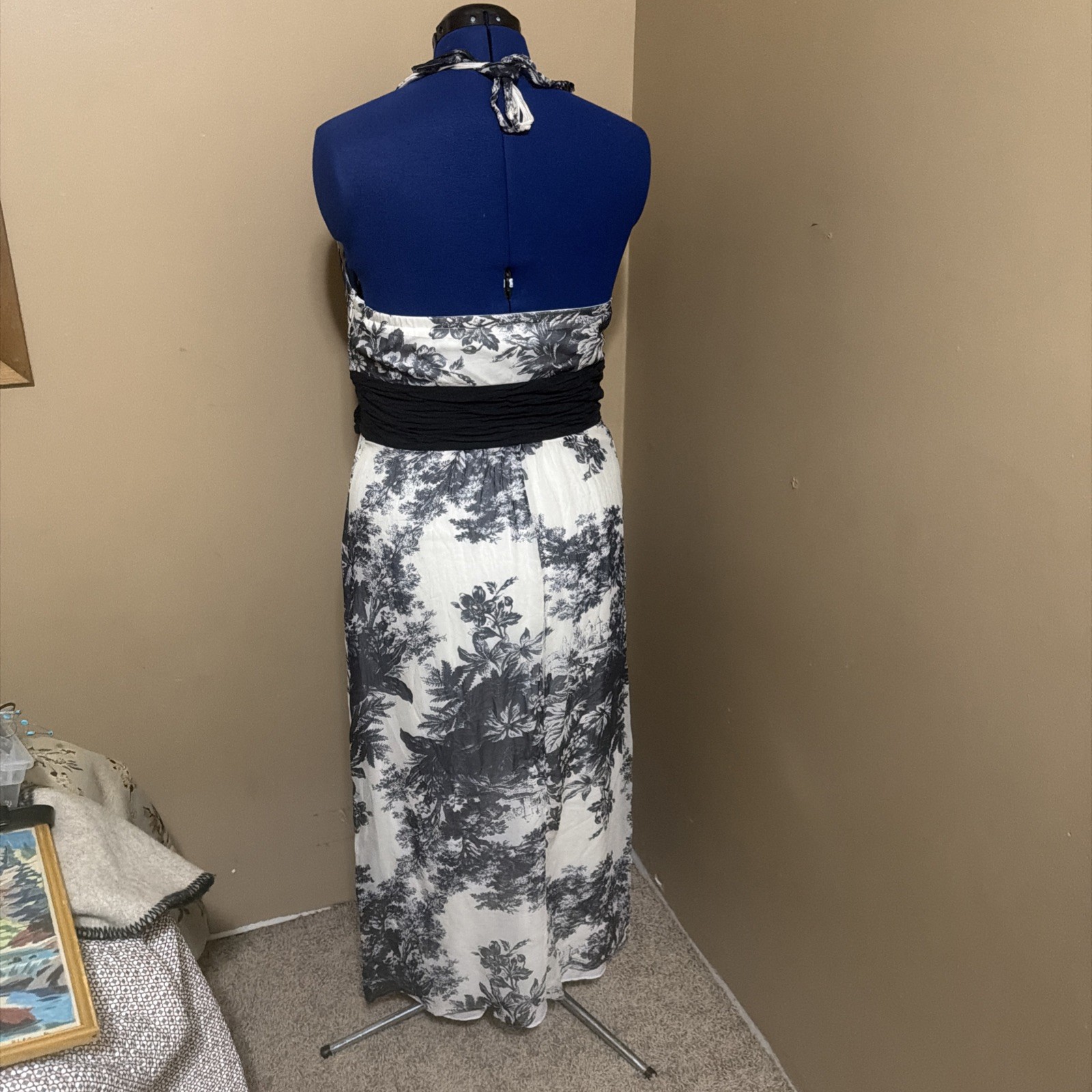Sangria Y2K 100% Silk Halter Top Maxi Dress In Beige And Black Floral. Size 14