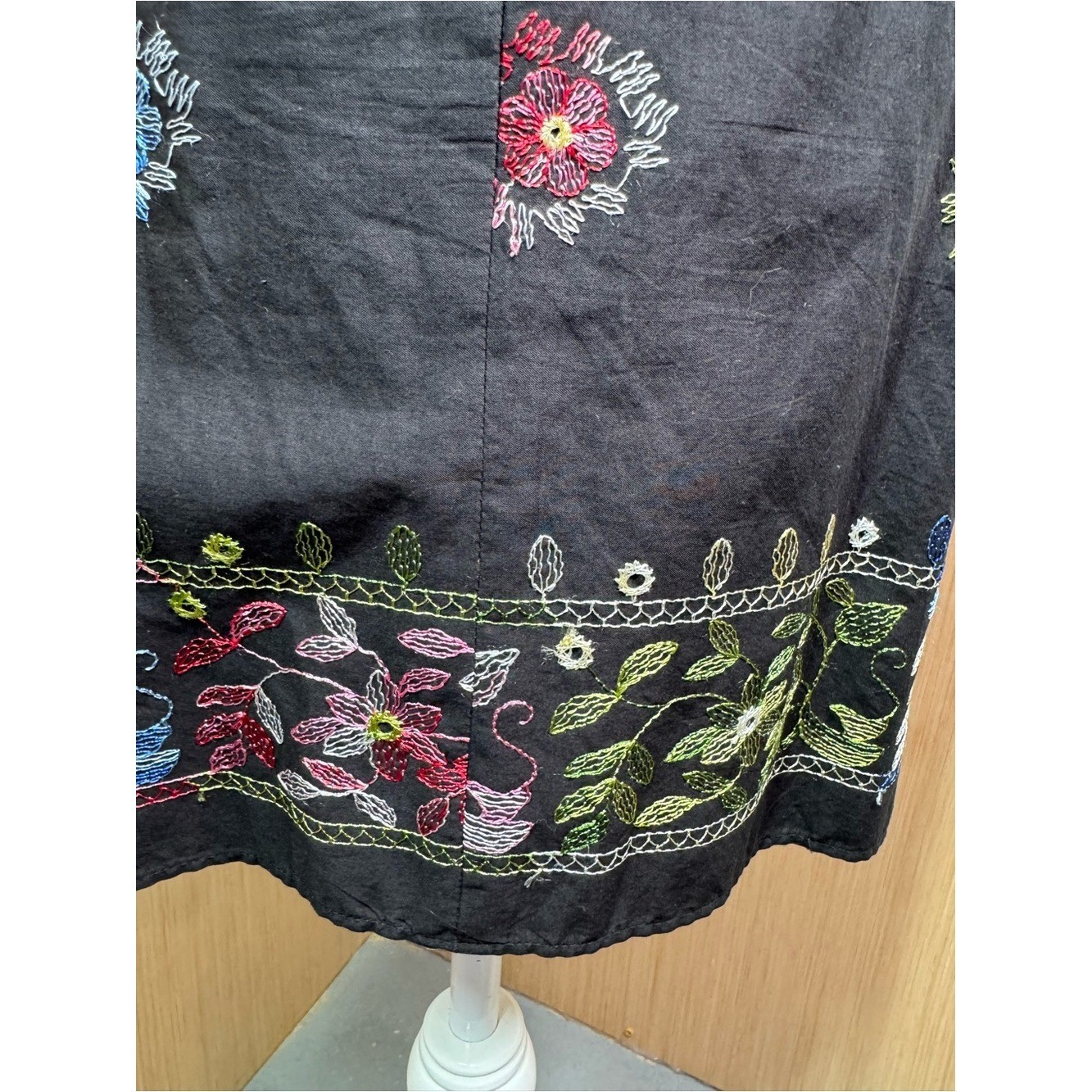 Vintage 1995 Harold’s Little Black Dress Floral Embroidery Side Slit 100% Cotton