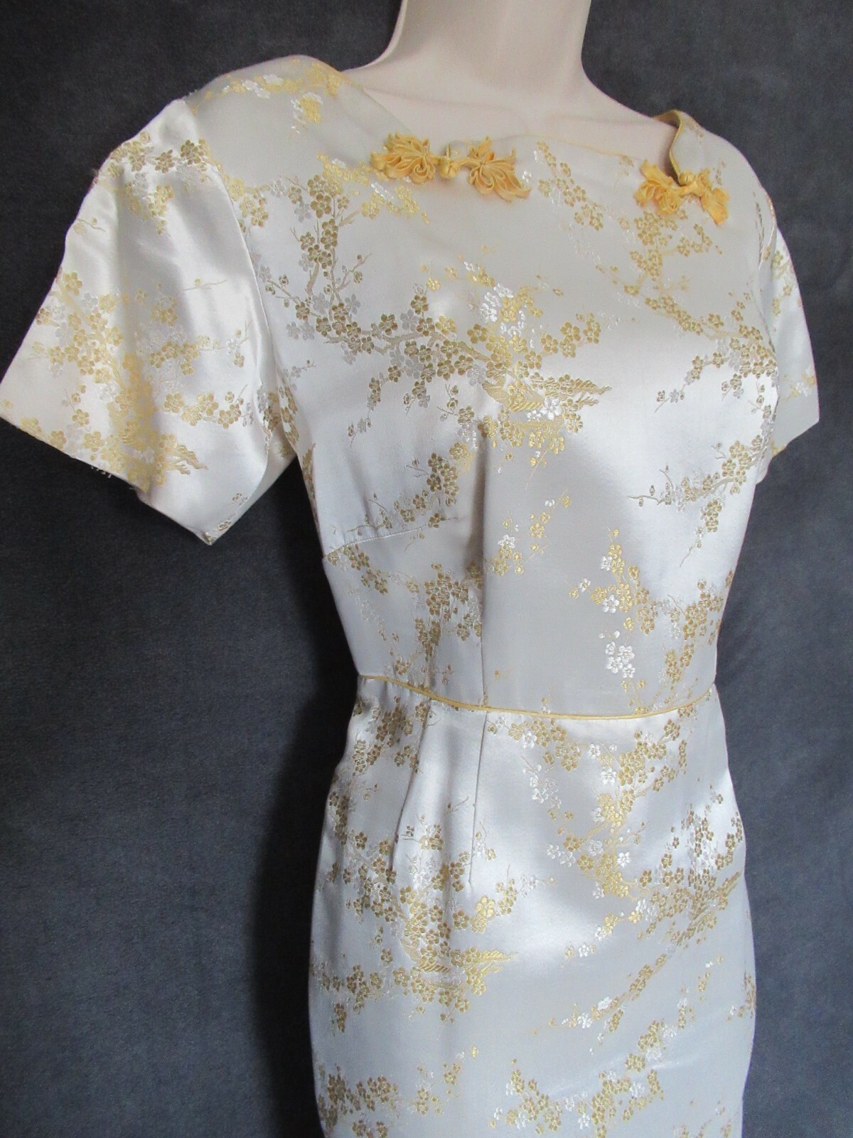 50’s Vintage Asian White Gold Cherry Blossom Embroidery Toggles Formal Dress M