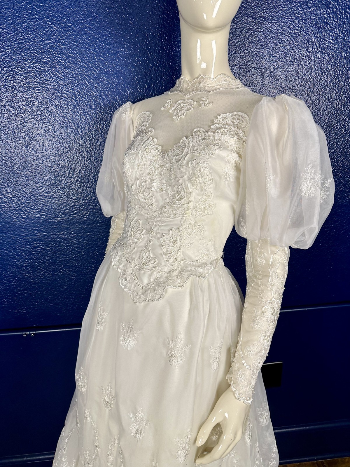 Vintage 1980 White Wedding Dress Gown Long Sleeve Lace Train Crinoline Zipper XS