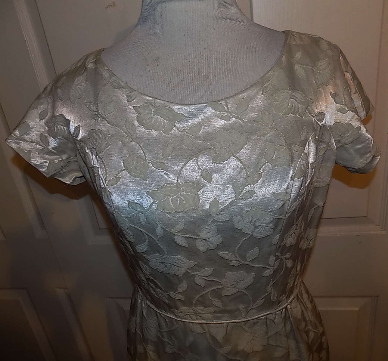 Vintage 50s 60s Silver Gray Brocade Short Sleeve Dress B38