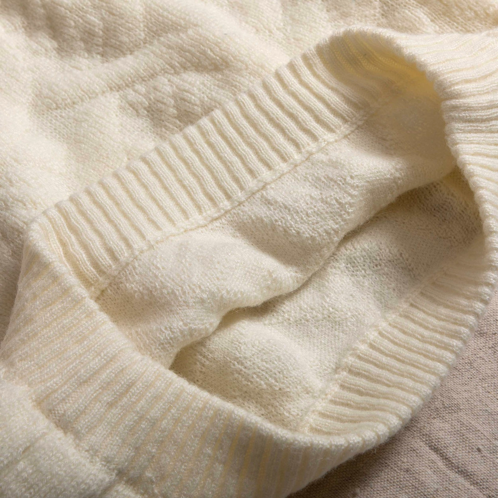 Vintage 80s 90s Tarazzia Internationale Off White Diamond Cable knit Small