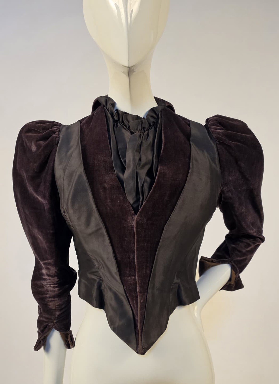 VICTORIAN 1890’S VELVET + SILK BUSTLE BACK BODICE W PUFF SLEEVES