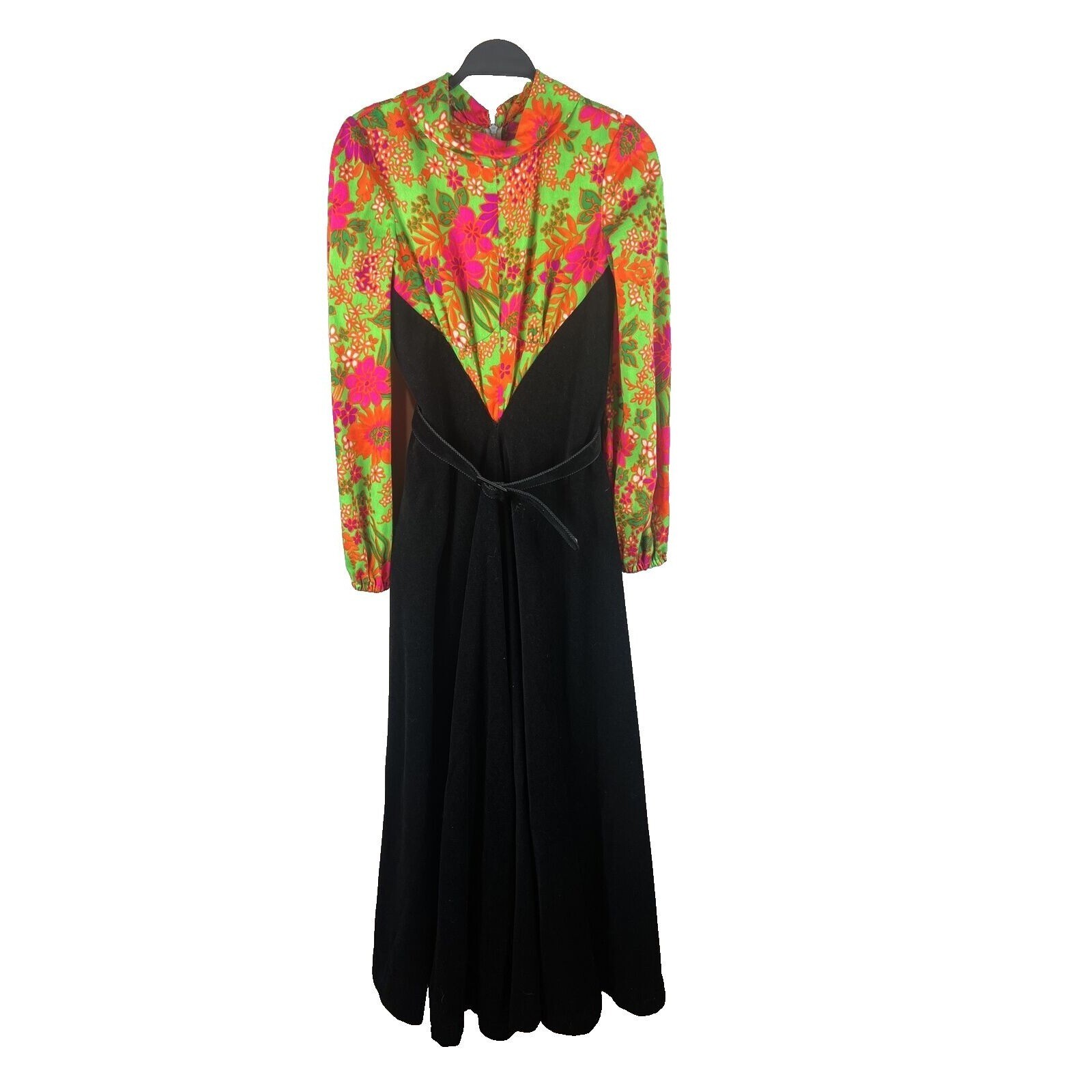 Vintage 1960’s Maxi Dress Size Small 56″ Long Sleeve Black & Floral