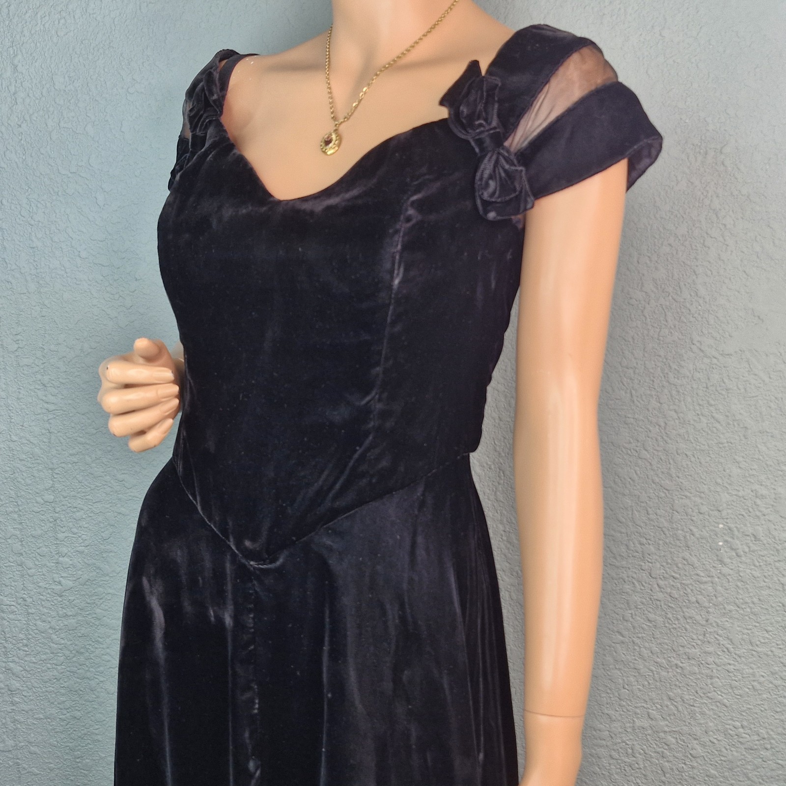 Vintage 90s Y2K Victoria’s Secret Moda Intl Black Velvet Gown Illusion 8/S