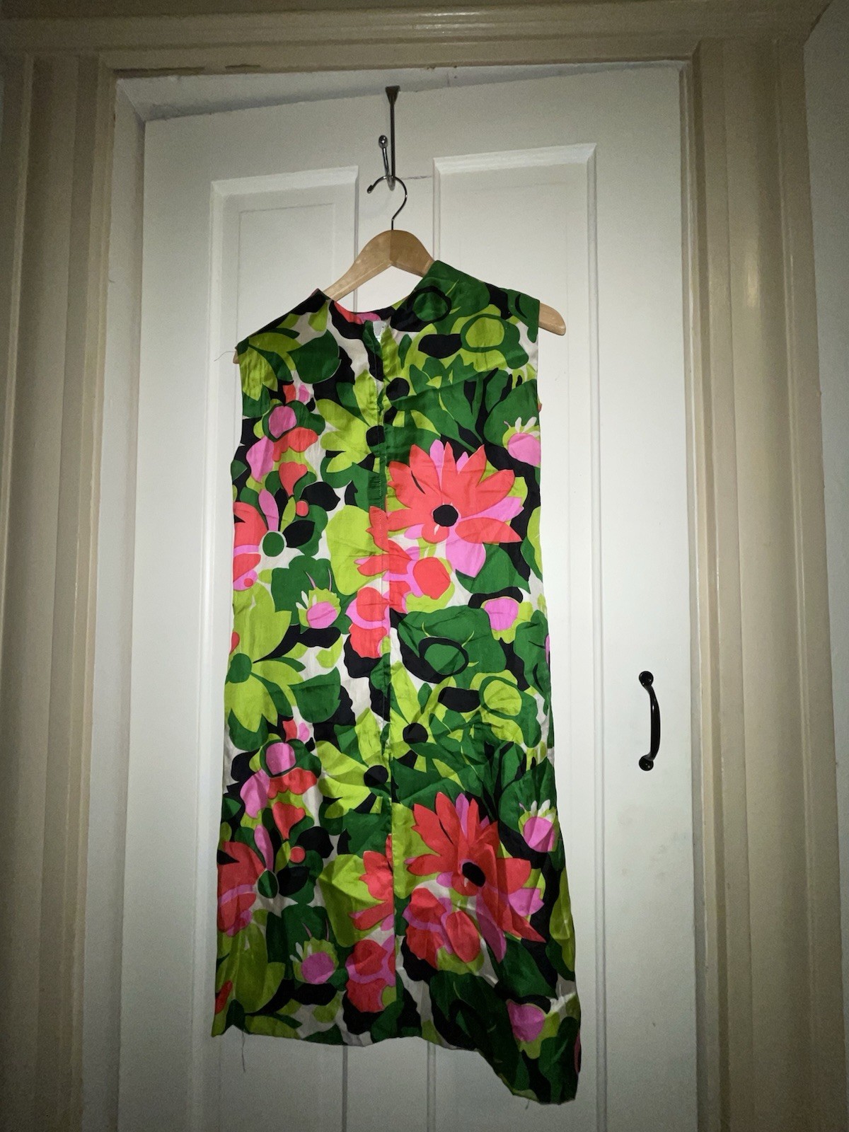 vintage 1960s cotton poplin sleeveless dress with a bright floral print Size M