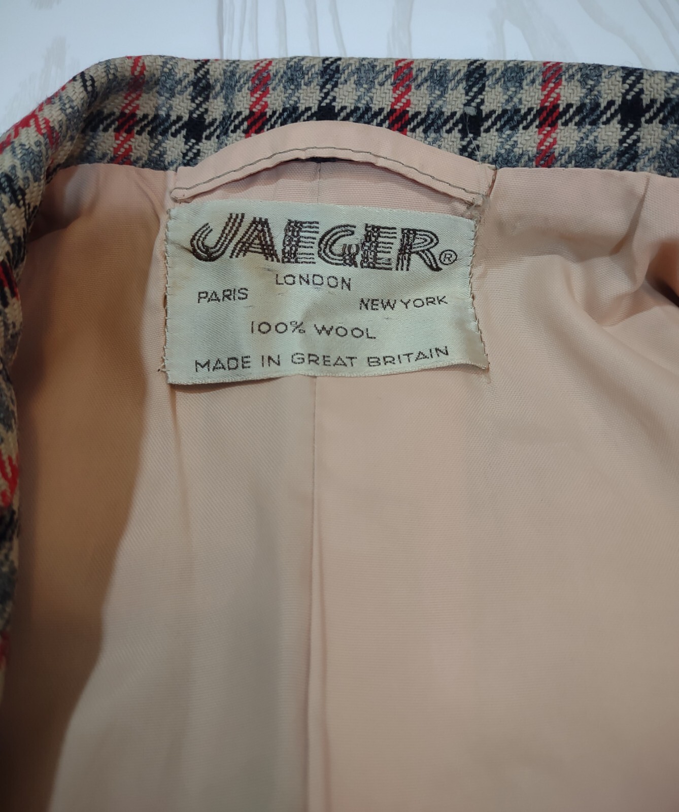 Vtg Jeager Blazer Size 10, 100% Wool, Exterior Colors Cream, Gray, Red, & Black