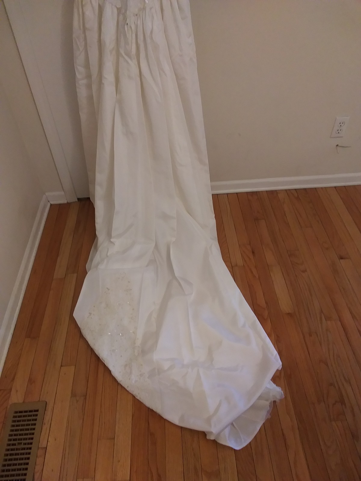 ILGWU Vintage 1970’s Satin Lace Bodice Long Train Princess Style Wedding Dress M