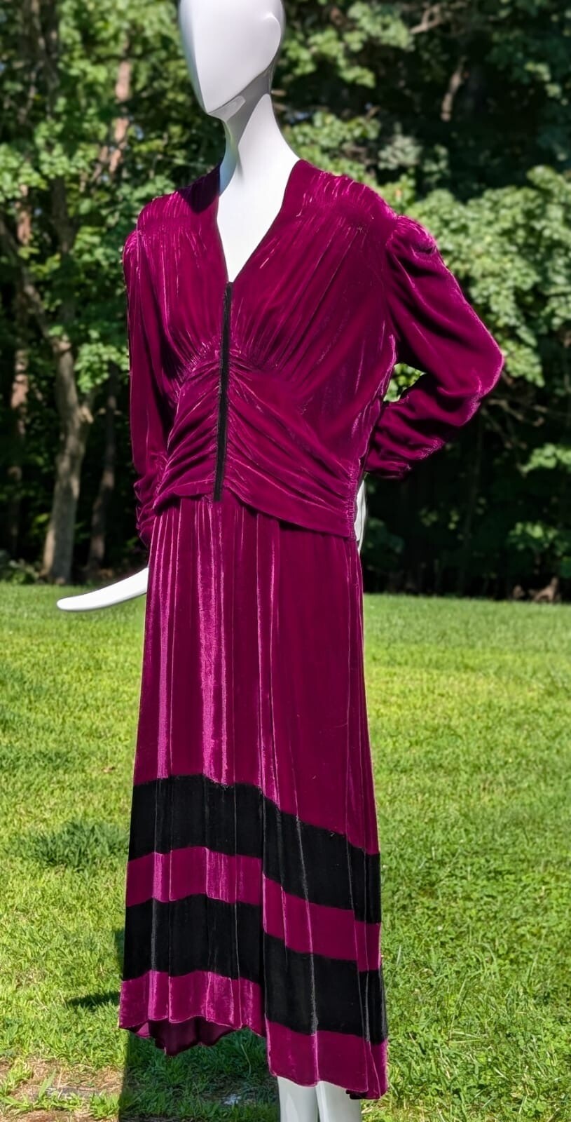 UNUSUAL VINTAGE 1940’S MAGENTA + HUNTER GREEN SILK VELVET DRESS W RUCHING