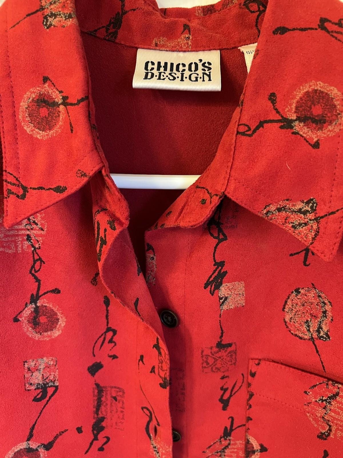 Chico’s Design Women’s Size 0 Black Red Gold 3/4 Sleeve 6 Button Blouse